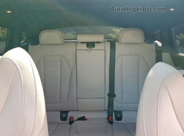 5UXUJ3C58KLG54058 2019 BMW X4 Red Widok tylnych siedzeń
