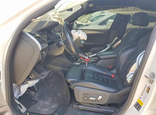 5UXUJ5C57KLJ63683 2019 BMW X4 White Widok wnętrza z przodu