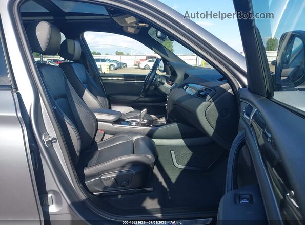 5UXWX7C57G0S15437 2016 BMW X3 Silver Widok wnętrza z przodu
