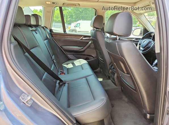 5UXWX7C58G0R18304 2016 BMW X3 Gray Widok wnętrza z tyłu