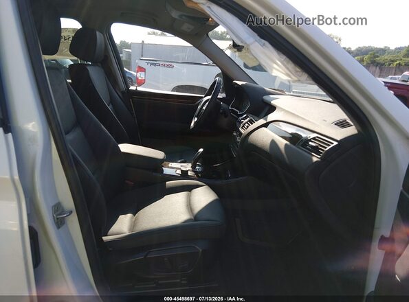 5UXWX9C31H0W76760 2017 BMW X3 White Вид салону спереду