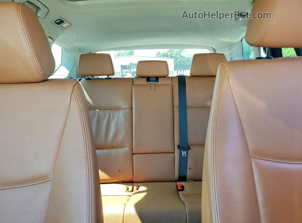 5UXWX9C32H0T19460 2017 BMW X3 White უკანა სავარძლების ხედი