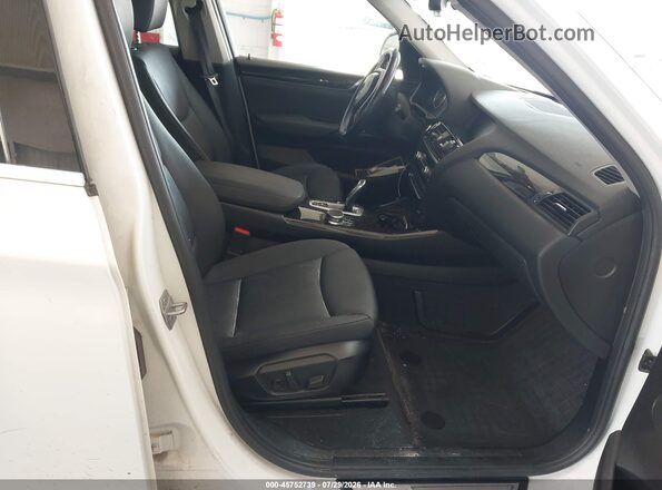 5UXWX9C33H0W73200 2017 BMW X3 White Widok wnętrza z przodu