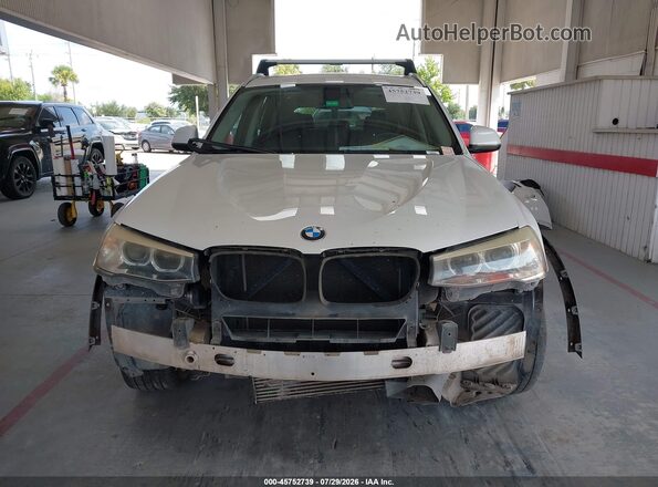 5UXWX9C33H0W73200 2017 BMW X3 White Widok wnętrza z tyłu