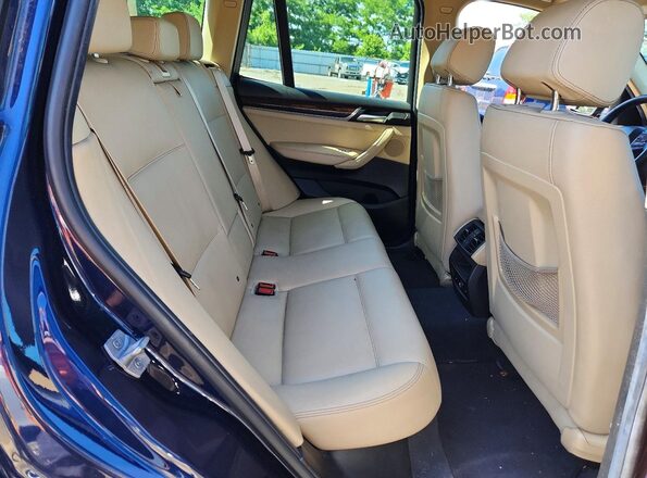 5UXWX9C34H0T21825 2017 BMW X3 Blue Widok wnętrza z tyłu