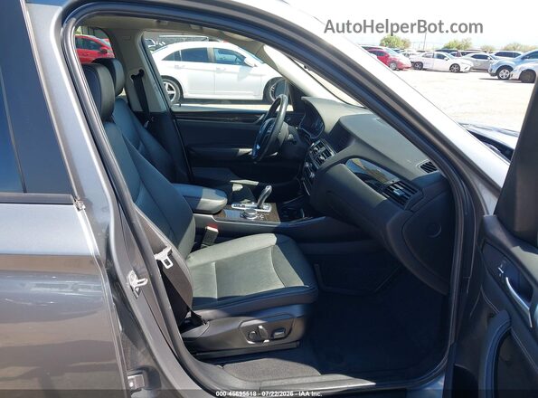5UXWX9C34H0T22697 2017 BMW X3 Серый Вид салона спереди