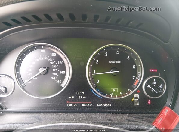 5UXWX9C35H0T25172 2017 BMW X3 White Вид задніх сидінь