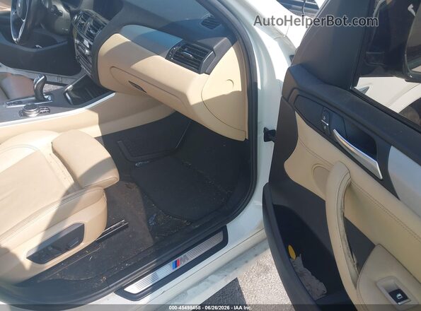 5UXWX9C35H0T25172 2017 BMW X3 White Вид салону спереду