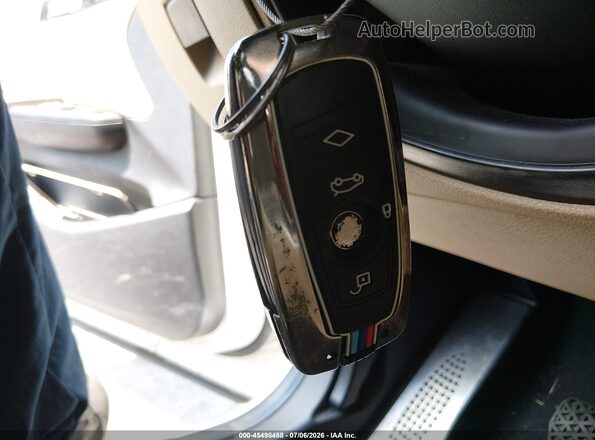 5UXWX9C35H0T25172 2017 BMW X3 White Вид панелі приладів