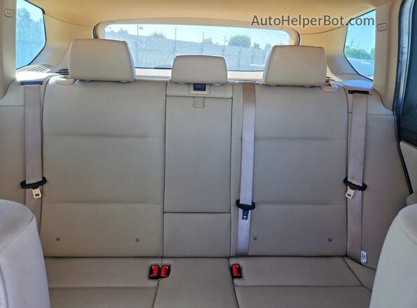 5UXWX9C36H0T22202 2017 BMW X3 Silver Widok tylnych siedzeń