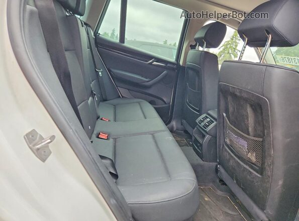 5UXWX9C3XH0W80354 2017 BMW X3 White Widok wnętrza z tyłu