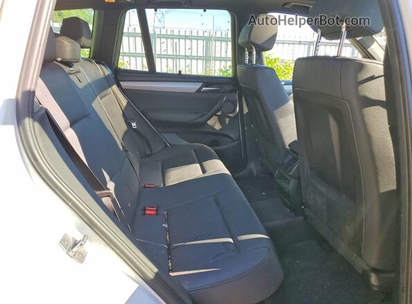 5UXWX9C50H0T14923 2017 BMW X3 White Widok wnętrza z tyłu