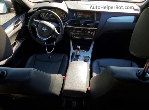 5UXWX9C50H0T14923 2017 BMW X3 White Widok deski rozdzielczej