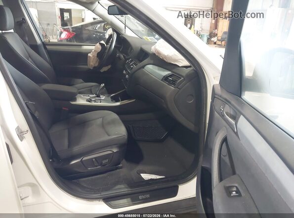 5UXWX9C52H0T10470 2017 BMW X3 White Widok wnętrza z przodu