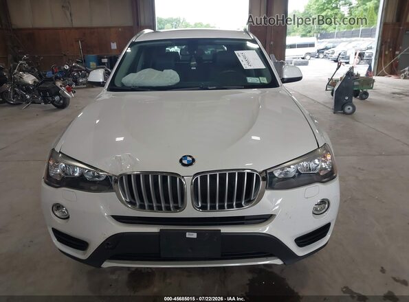 5UXWX9C52H0T10470 2017 BMW X3 White Widok zestawu wskaźników