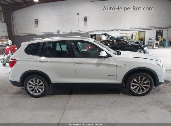 5UXWX9C52H0T10470 2017 BMW X3 White Widok wnętrza z tyłu