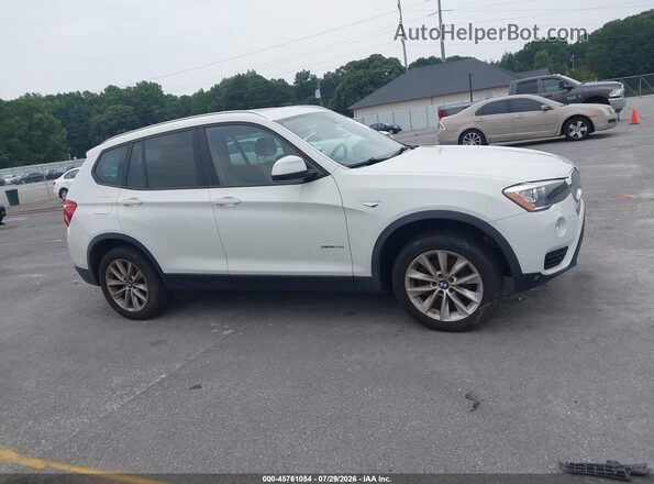 5UXWX9C52H0T12655 2017 BMW X3 White Widok wnętrza z tyłu