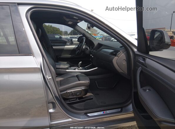 5UXWX9C56H0D97440 2017 BMW X3 Gray Widok wnętrza z przodu