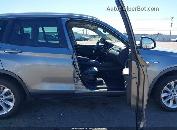 5UXWX9C56H0T01240 2017 BMW X3 Gray Вид салону спереду