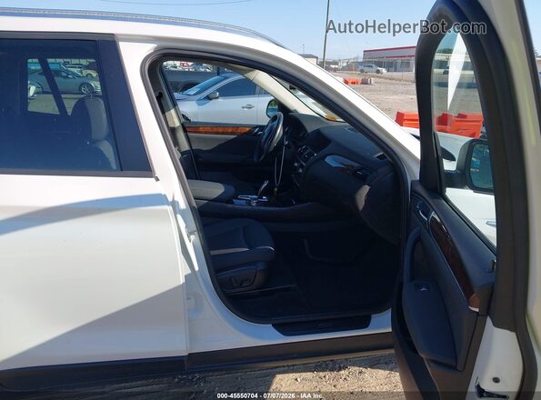 5UXWX9C59G0D77794 2016 BMW X3 White Front interior view
