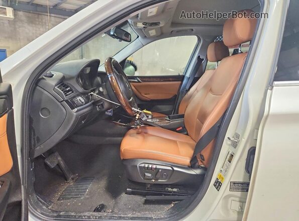 5UXWX9C5XH0T09213 2017 BMW X3 White Widok wnętrza z przodu