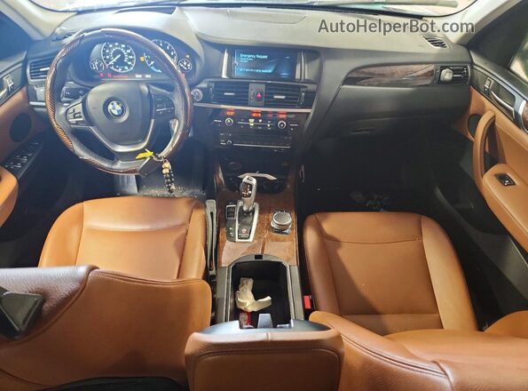 5UXWX9C5XH0T09213 2017 BMW X3 White Widok deski rozdzielczej