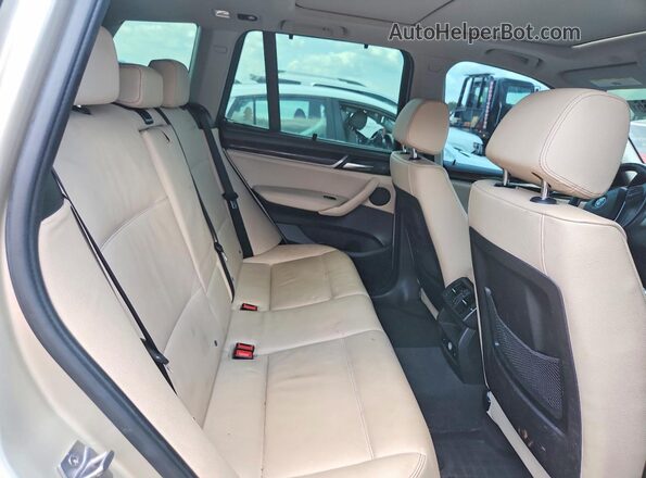 5UXWY3C55G0N86909 2016 BMW X3 Silver Widok wnętrza z tyłu