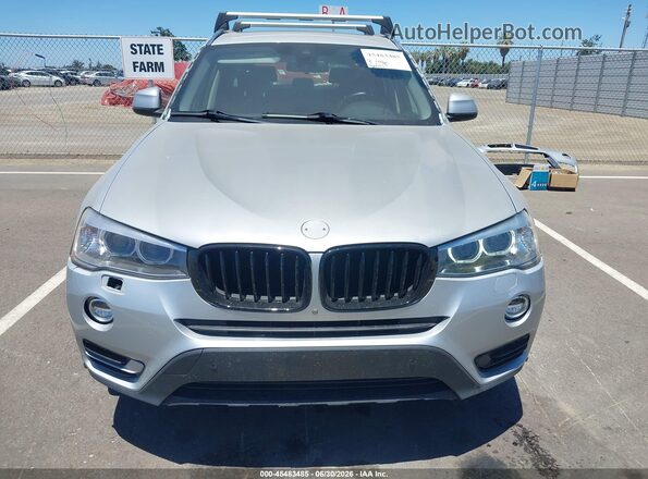 5UXWY3C5XG0N88848 2016 BMW X3 Silver Widok wnętrza z tyłu