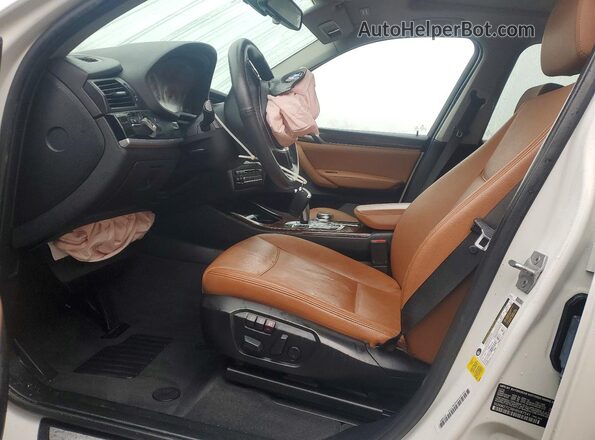 5UXWZ7C36H0V87541 2017 BMW X3 Белый Вид салона спереди