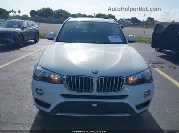 5UXWZ7C39H0V94760 2017 BMW X3 White Սարքավորումների վահանակի տեսք