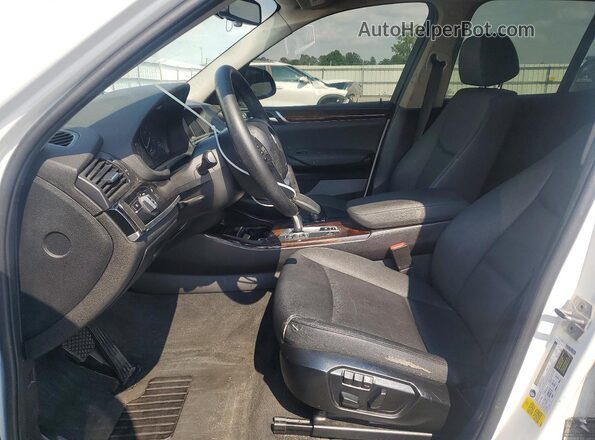 5UXWZ7C3XH0X41412 2017 BMW X3 White Вид салону спереду