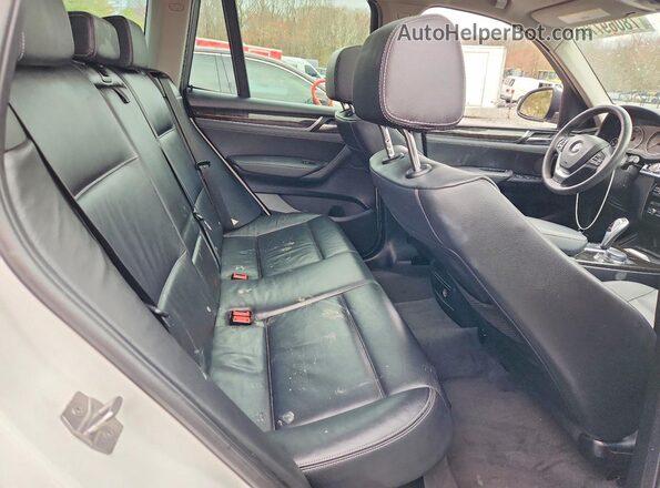 5UXWZ7C54H0U47621 2017 BMW X3 White Vista interior trasera
