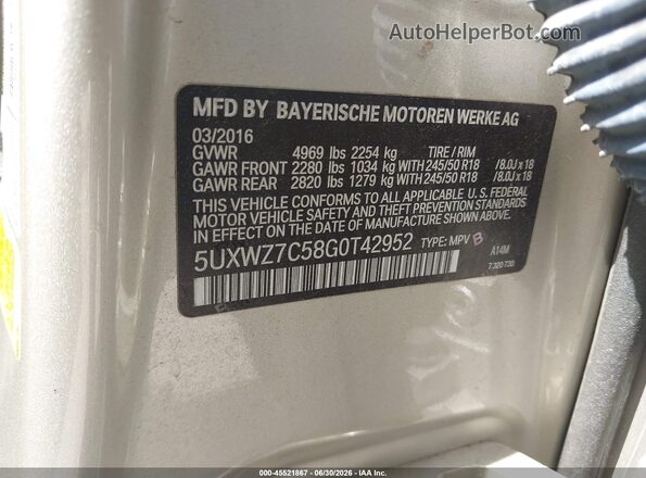 5UXWZ7C58G0T42952 2016 BMW X3 Silver Vista del compartimento del motor
