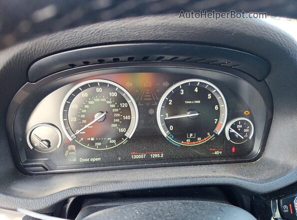 5UXWZ7C59H0U46349 2017 BMW X3 Silver Instrument cluster view
