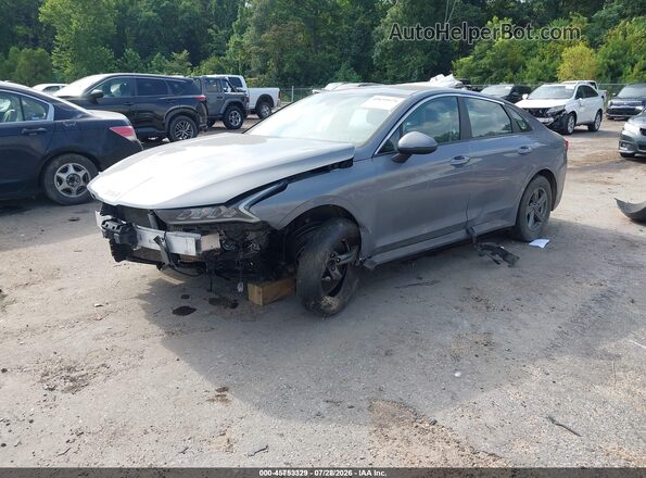 5XXG14J24PG215263 2023 KIA K5 Gray Առջևի ձախ երեք քառորդ տեսարան