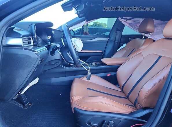 5XXG44J82RG244226 2024 KIA K5 Black Vista interior delantera