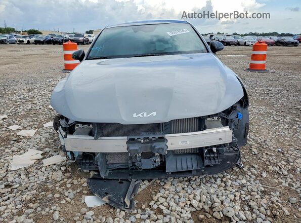 5XXG44J87PG175532 2023 KIA K5 Silver Widok z przodu