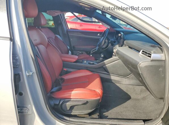 5XXG64J26RG250567 2024 KIA K5 Gray Front interior view