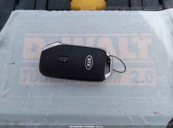 5XXG64J27MG013143 2021 KIA K5 White Vista del salpicadero