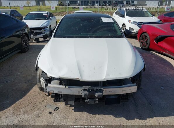 5XXG64J27MG029567 2021 KIA K5 White Widok wnętrza z tyłu
