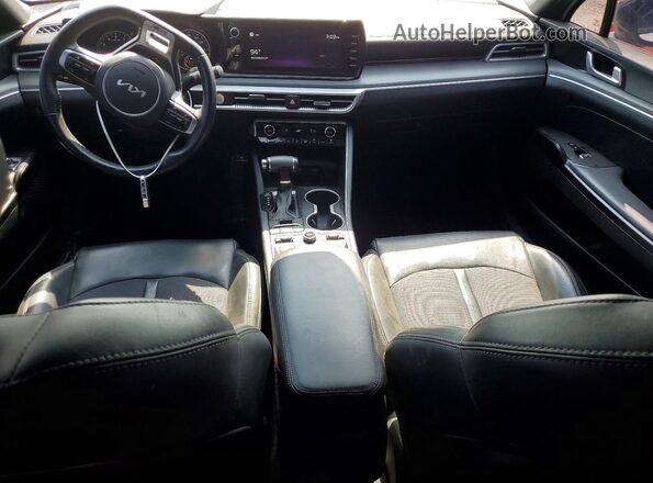 5XXG64J28NG096485 2022 KIA K5 White Vista del salpicadero