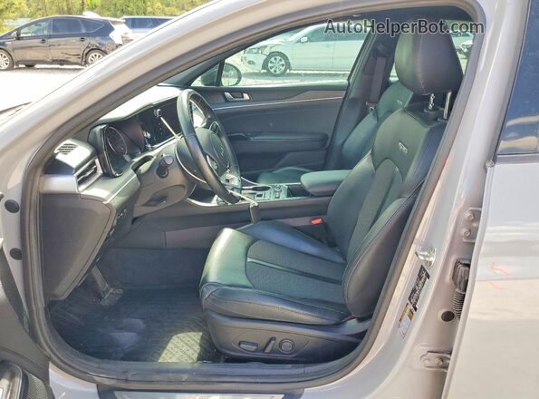 5XXG64J28NG123734 2022 KIA K5 Gray Front interior view