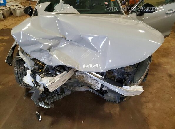5XXG64J2XNG156136 2022 KIA K5 Silver Rear interior view