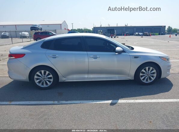 5XXGT4L34GG072010 2016 KIA OPTIMA Silver Вид задньої частини салону