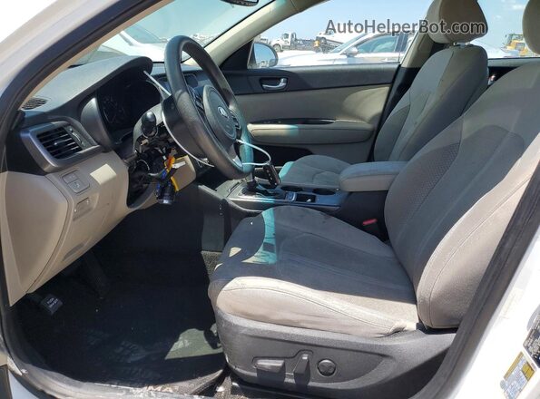 5XXGT4L38JG193033 2018 KIA OPTIMA White Widok wnętrza z przodu