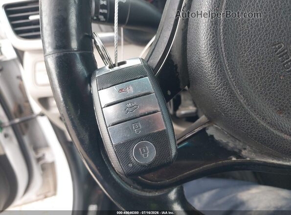 5XXGU4L35GG102709 2016 KIA OPTIMA Белый Вид панели приборов