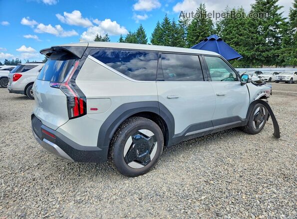 5XYAA5S22TG016504 2026 KIA EV9 Silver Задня права чверть