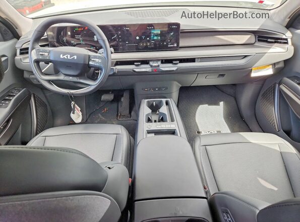 5XYAA5S22TG016504 2026 KIA EV9 Silver Вид панелі приладів