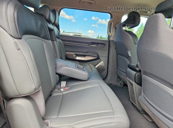 5XYAA5S22TG016504 2026 KIA EV9 Silver Вид задньої частини салону