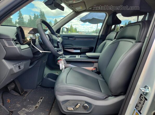 5XYAA5S22TG016504 2026 KIA EV9 Silver Вид салону спереду